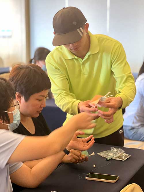【巧手做香包 健康迎端午】ag真人平台官方集团开展香包制作活动(图2)