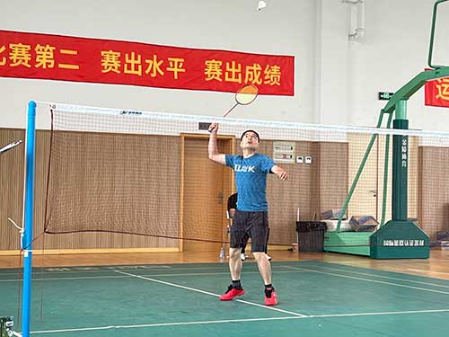 上海ag真人平台官方集团成功举办2023年重固镇职工羽毛球比赛(图2)