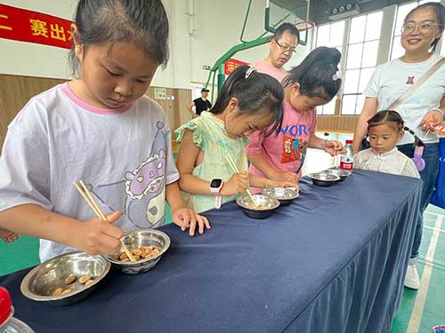 “缤纷童年 快乐六一”上海ag真人平台官方集团举办亲子活动(图3)